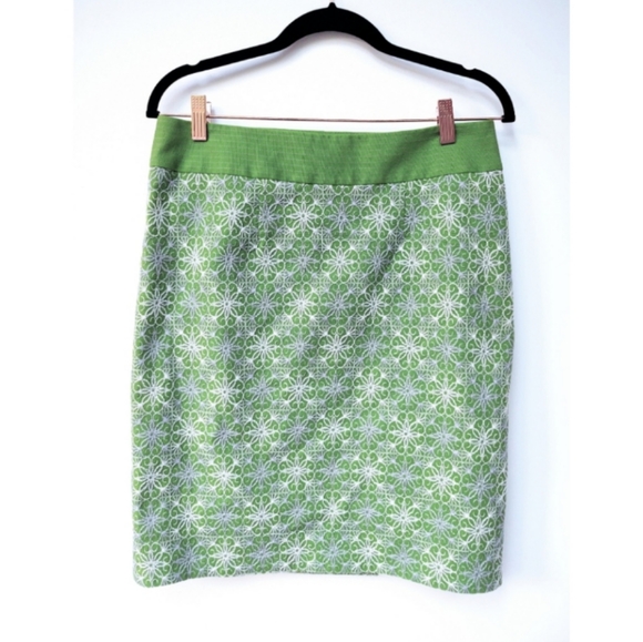 Nanette Lepore Green Embroidered Pencil Skirt Size 6 - Picture 7 of 7